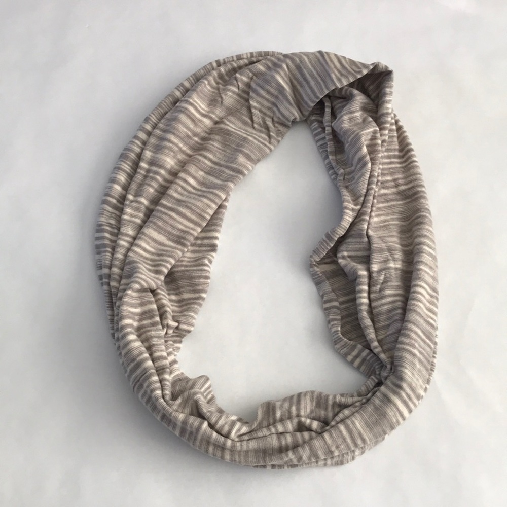 Striped loop scarf